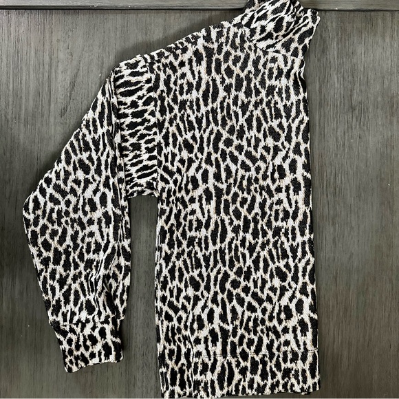 Loft Leopard print sweater Size M. - Picture 2 of 4